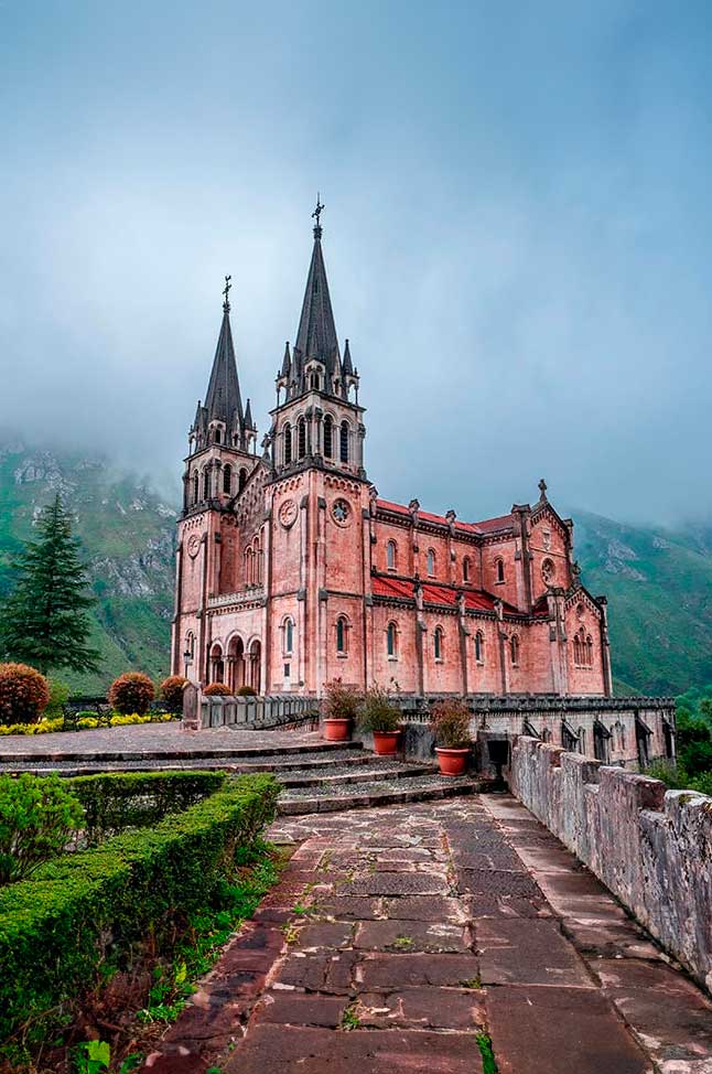basilica de covadonga alargado
